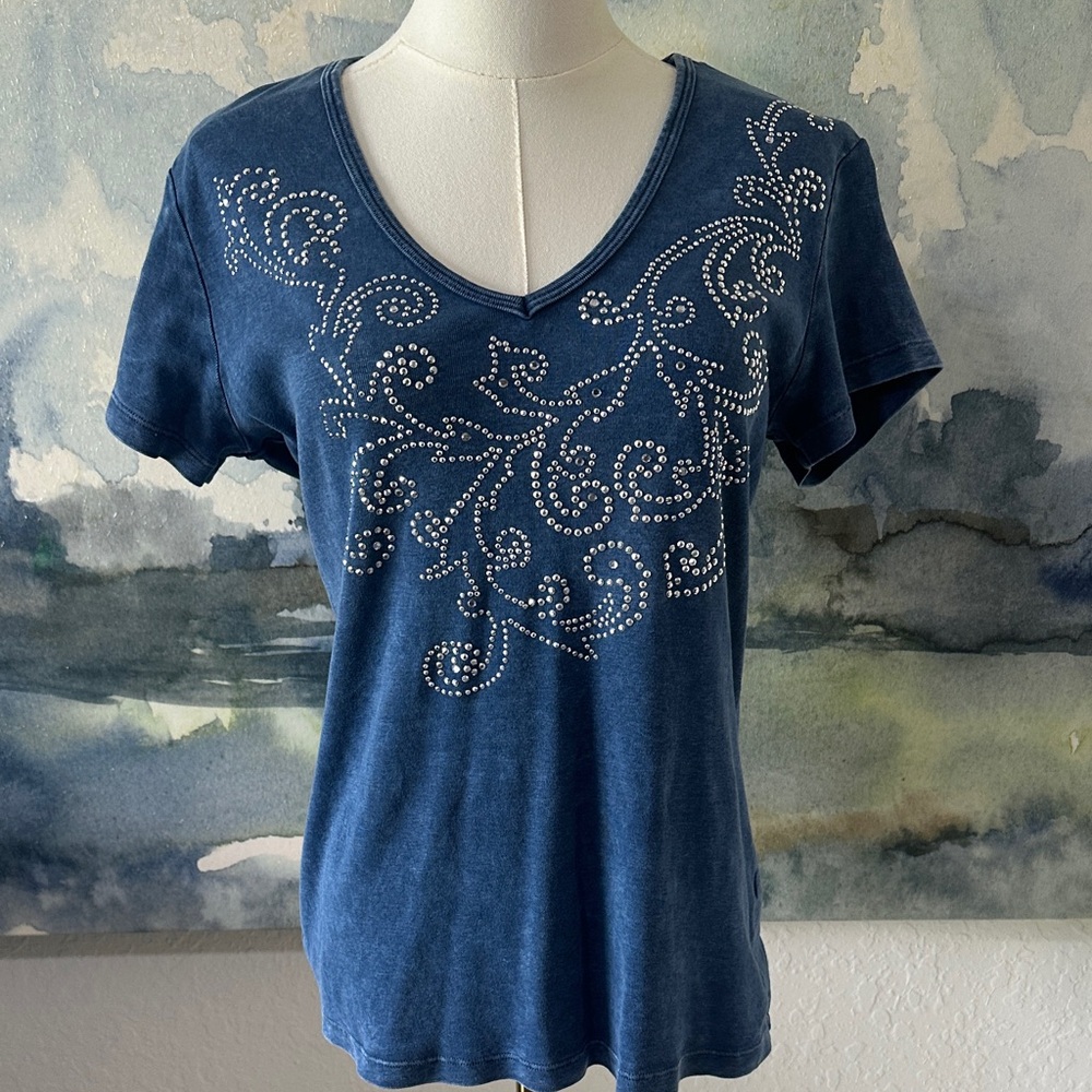 Tryst Navy V-Neck Short Sleeve Tee with Silver Stud Swirl